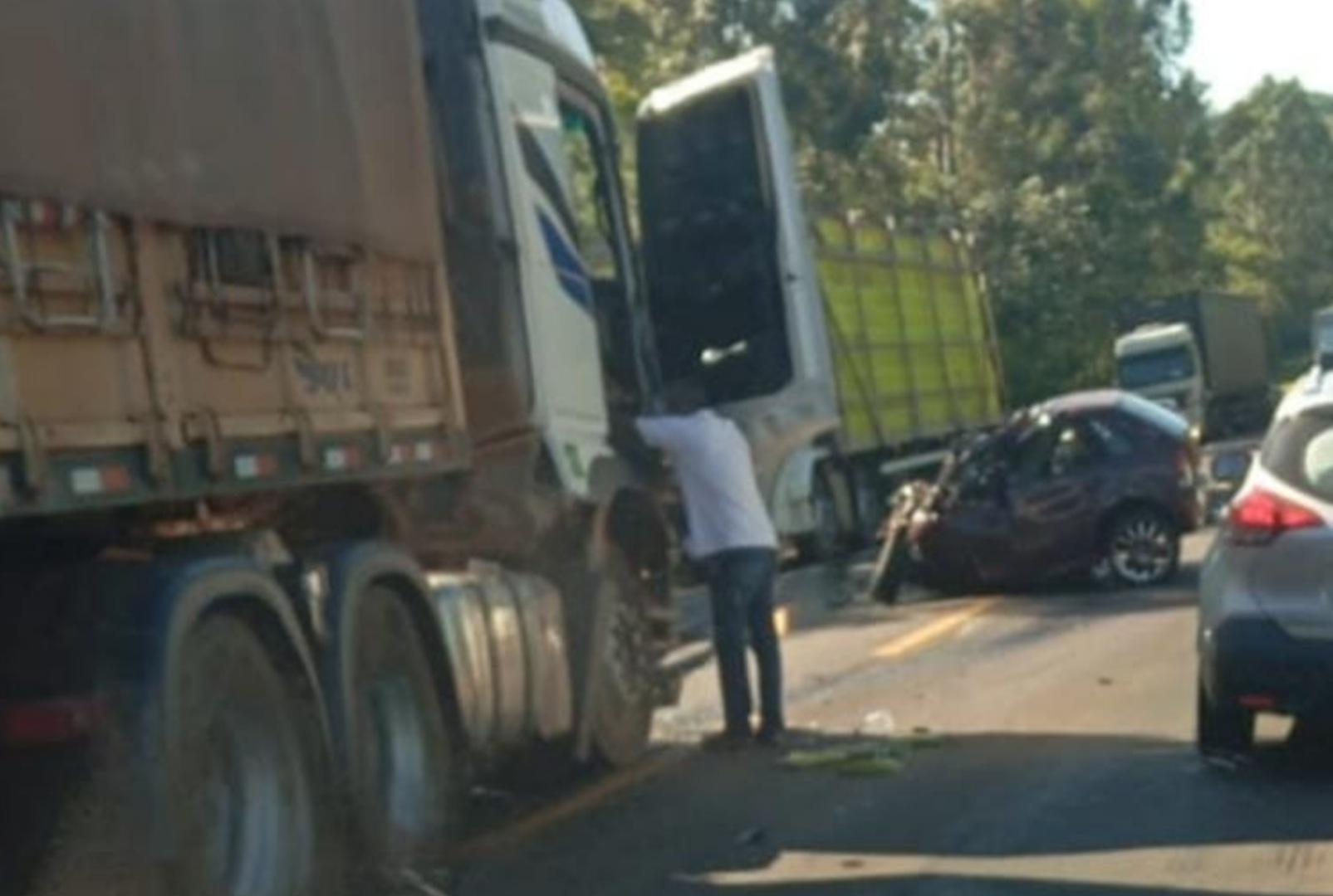 foto de Acidente durante a manhã deixa uma pessoa morta na BR-376
