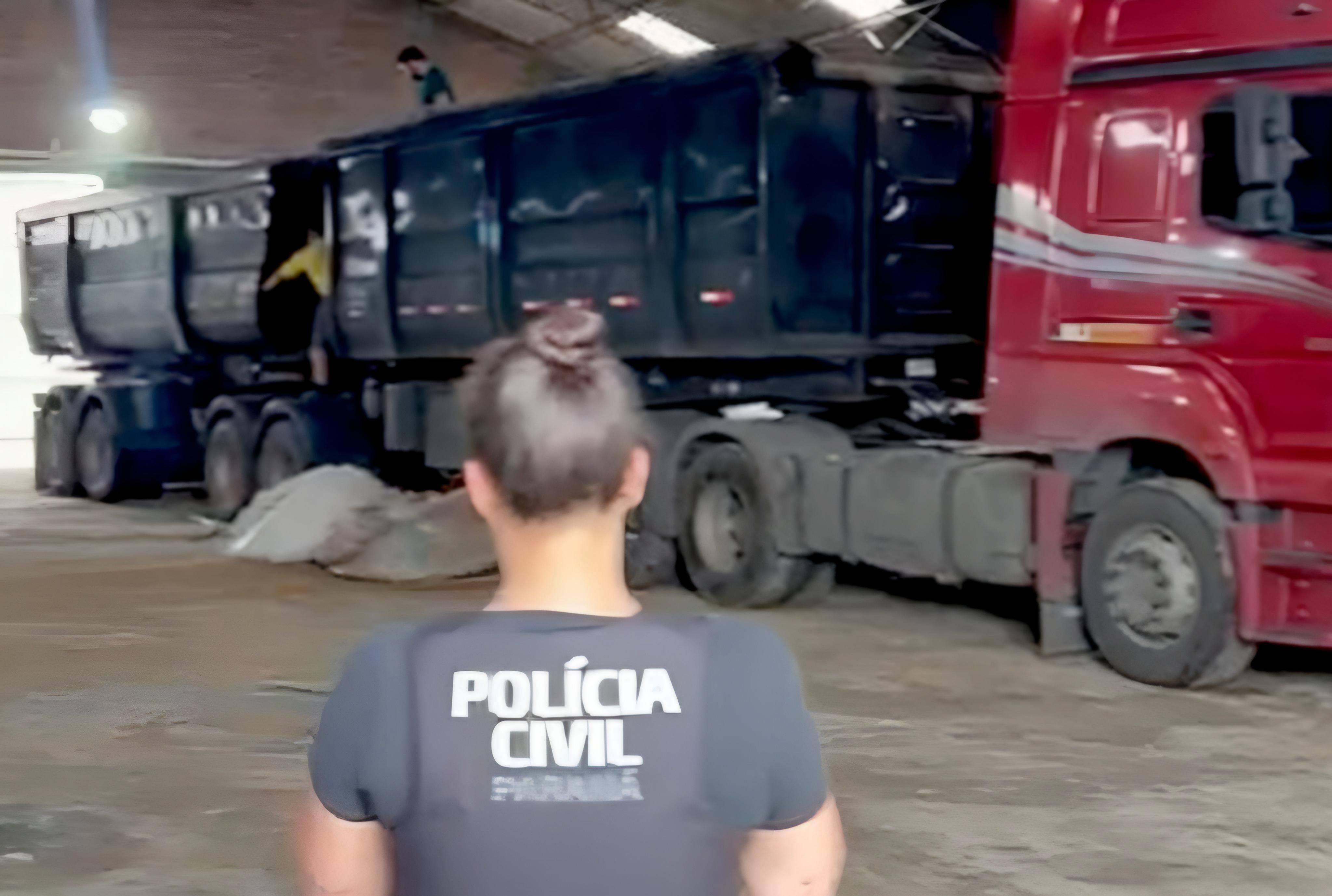 foto de Polícia Civil prende cinco pessoas por adulteração de fertilizantes no Paraná