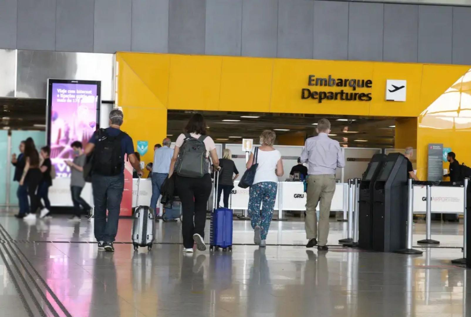 foto de Vinte mil aposentados já compraram passagens pelo Programa Voa Brasil; veja como