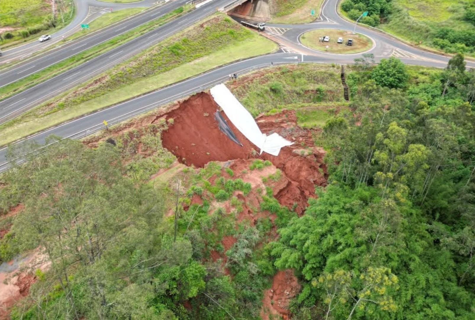 foto de DNIT alerta para bloqueio na BR-376/PR, na altura da alça de acesso a Colorado