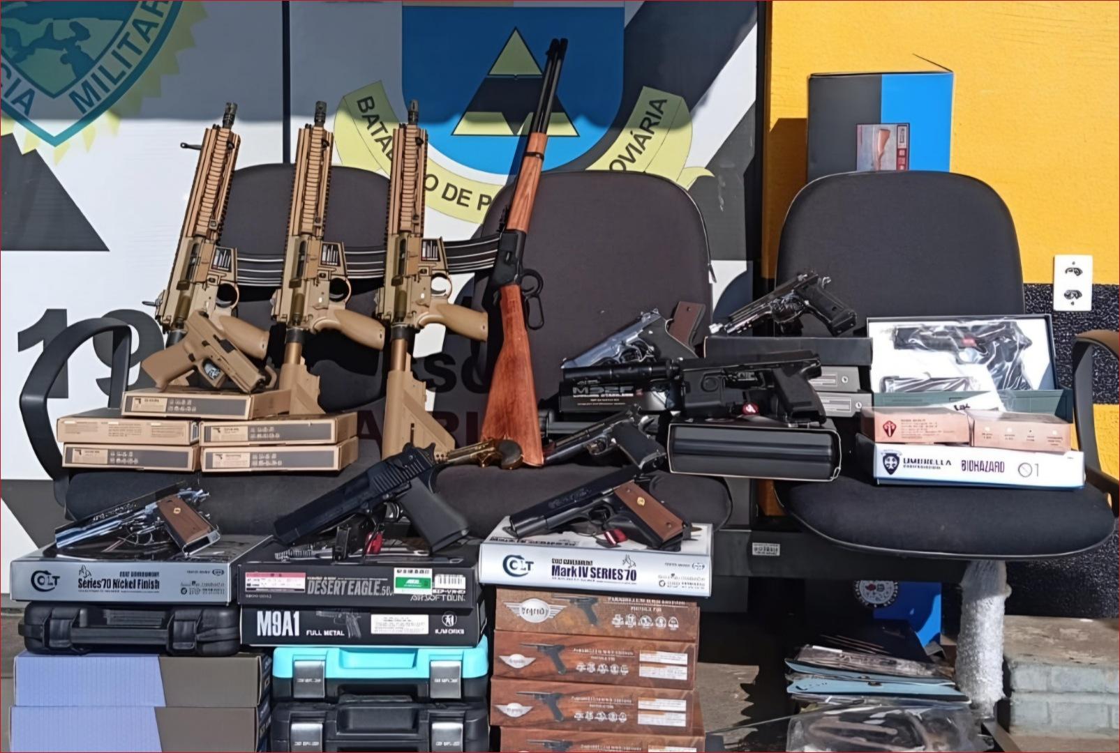 foto de Veículo que teria saído de Maringá com 40 armas airsoft é apreendido na PR-323