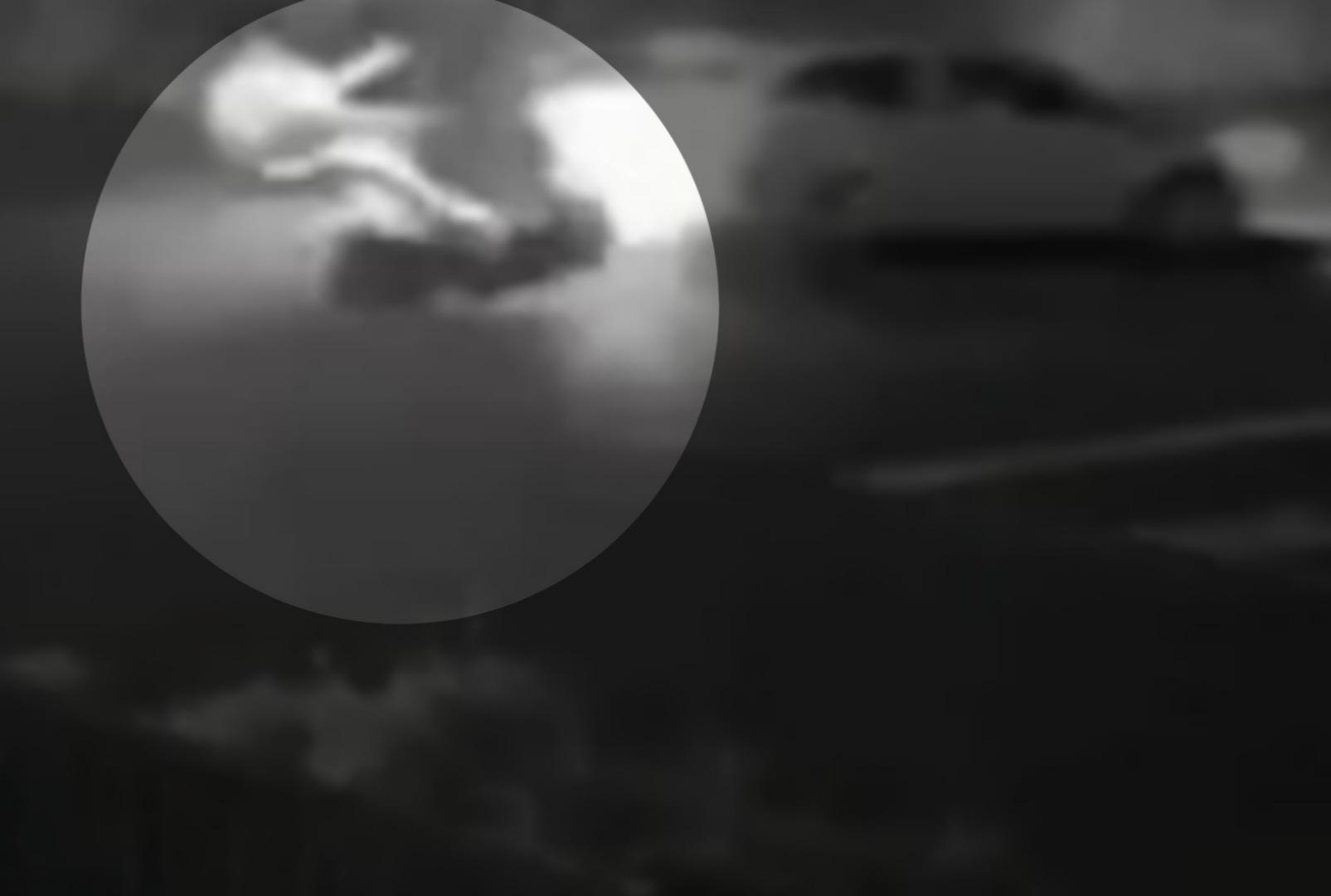 foto de Vídeo mostra acidente entre carro e moto deixou adolescente de 14 anos inconsciente em Maringá 