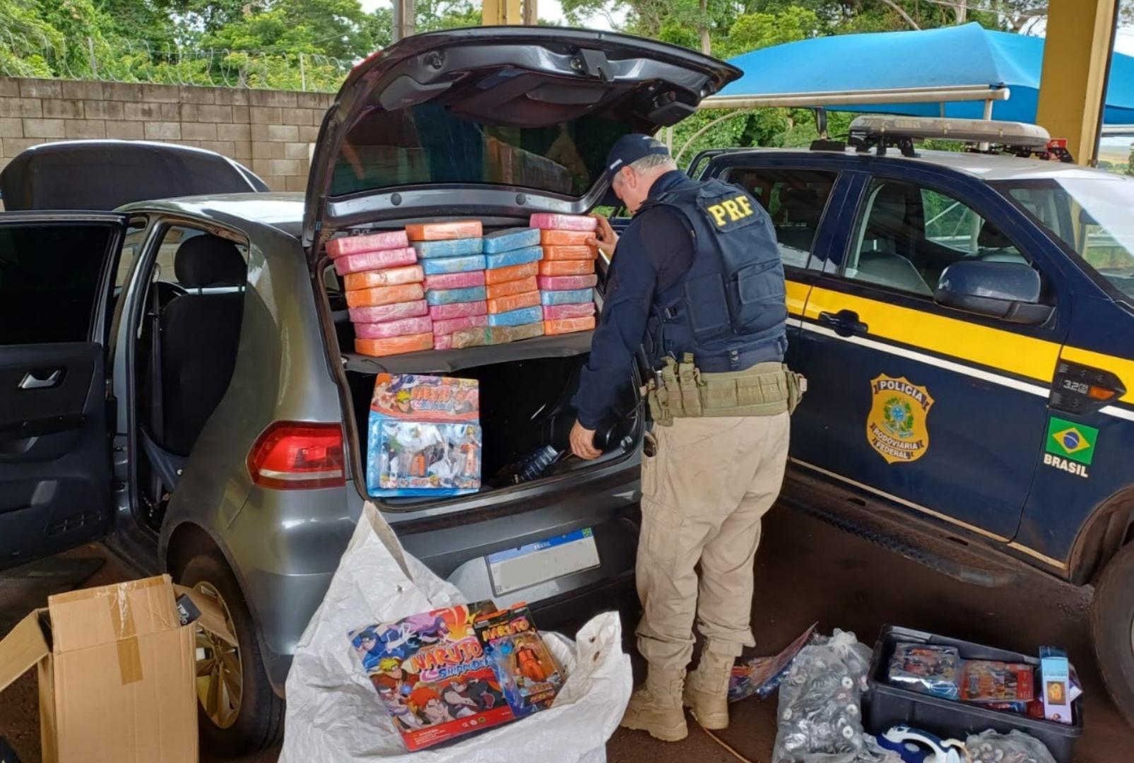 foto de Durante abordagem polícia encontra grande quantidade de cocaína em fundo falso de carro na BR-376