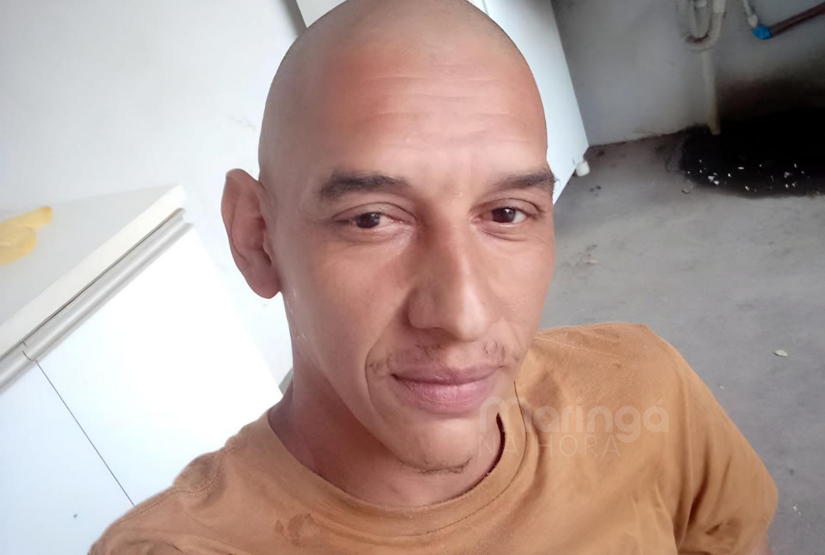 foto de Homem é morto a tiros enquanto estava sentado em calçada na cidade de Paiçandu
