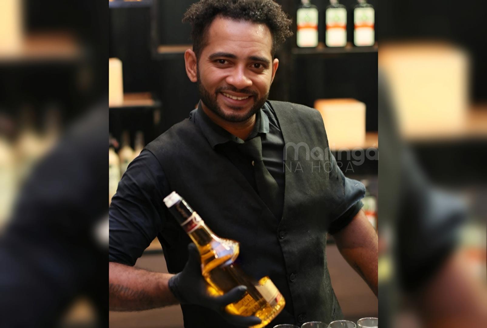 foto de Barman ao ser atingido por pedra bate a moto e morre durante uma discussão envolvendo um casal