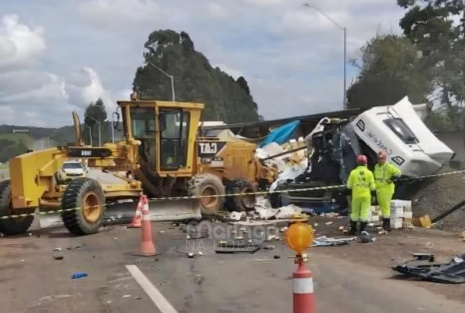 foto de Caminhoneiro morre depois de bater em retroescavadeira no Paraná