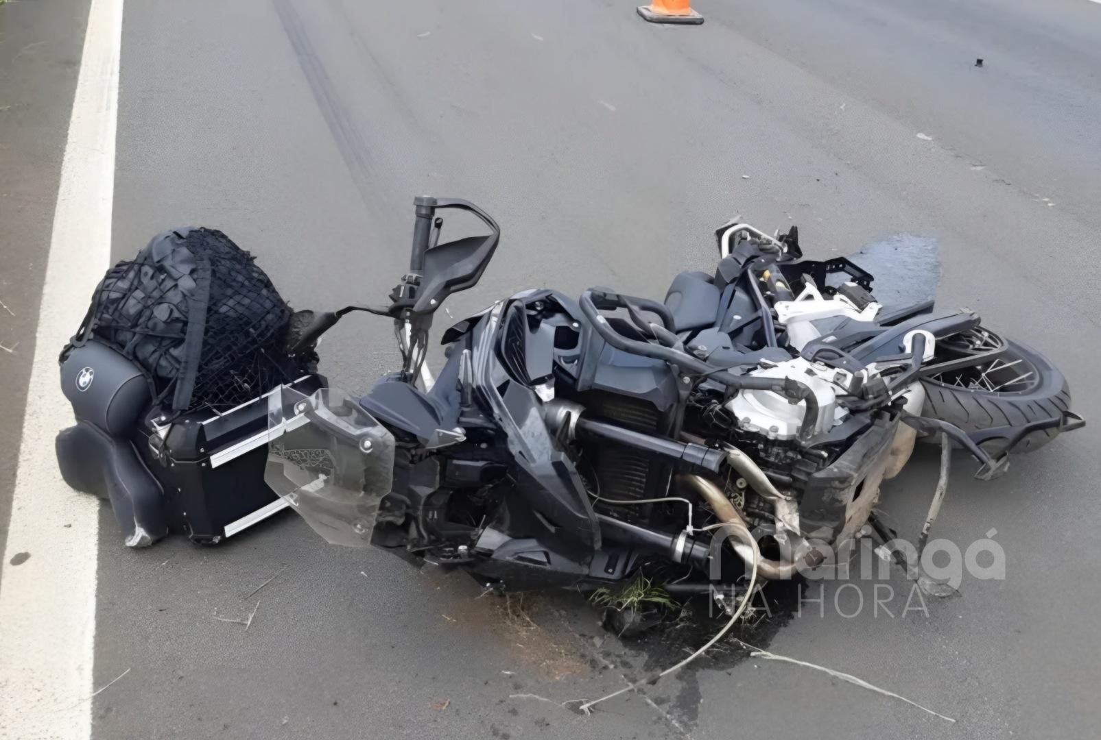 foto de Casal morre em acidente com motocicleta BMW com placa de Maringá na BR-376