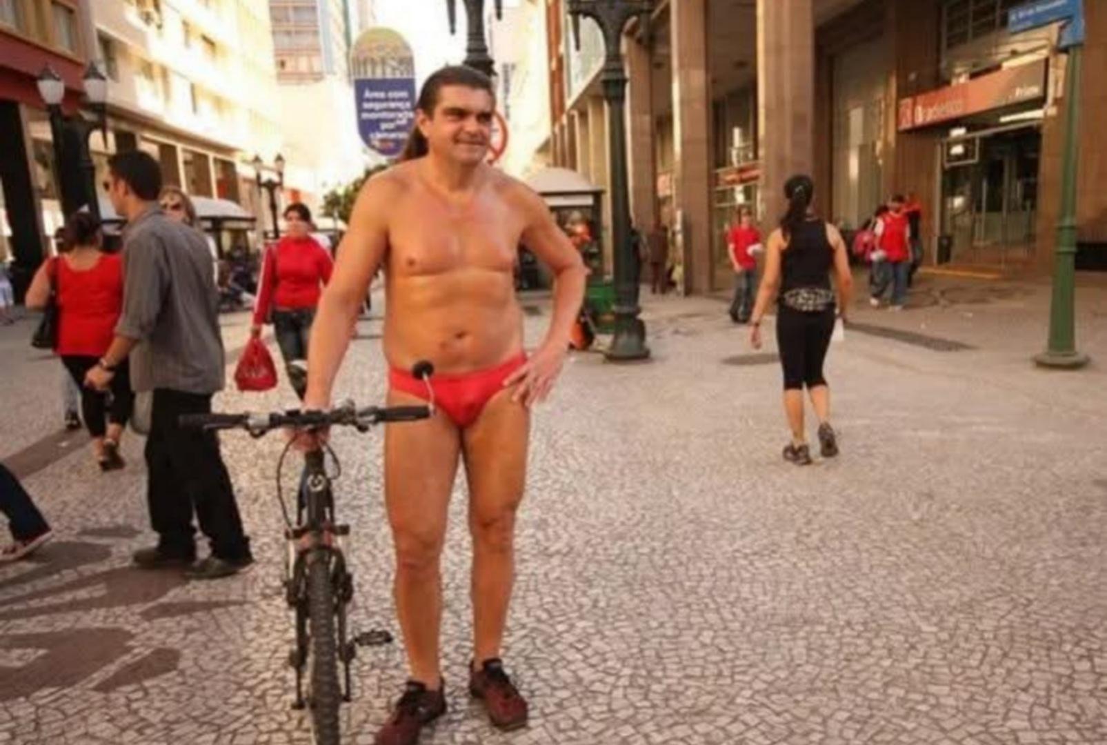 foto de Adeus ao Oil Man! Personagem folclórico de Curitiba morre, aos 64 anos