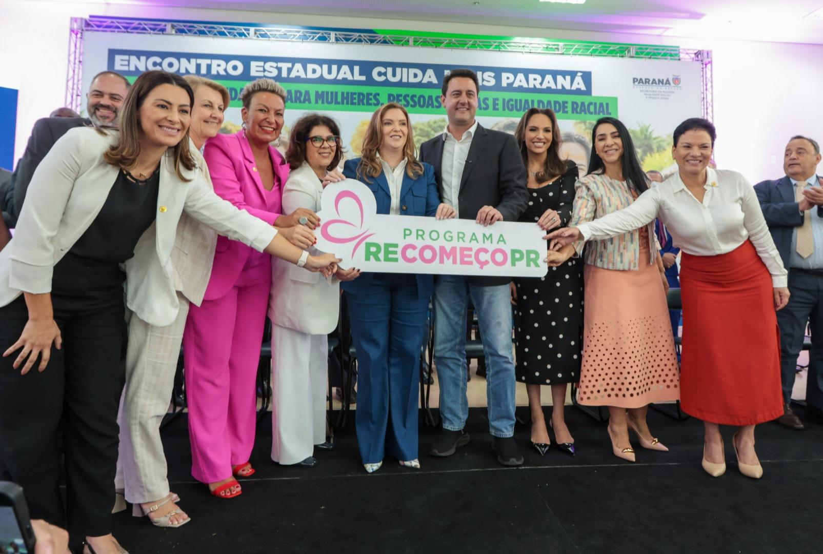 foto de Ratinho Junior sanciona nova lei e mulheres vítimas de violência receberão auxílio do Estado