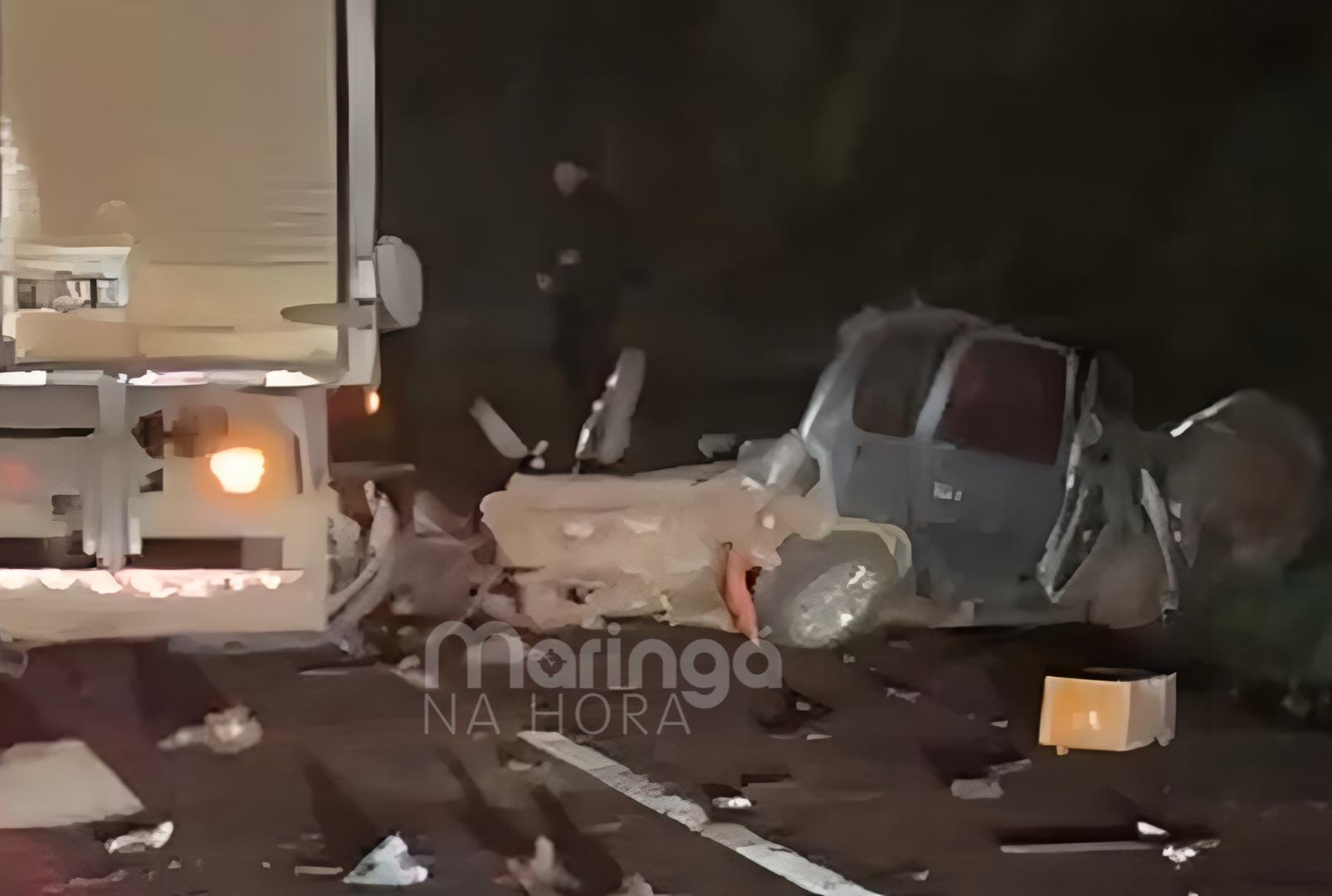 foto de Colisão frontal entre carro e ônibus escolar mata quatro pessoas da mesma família