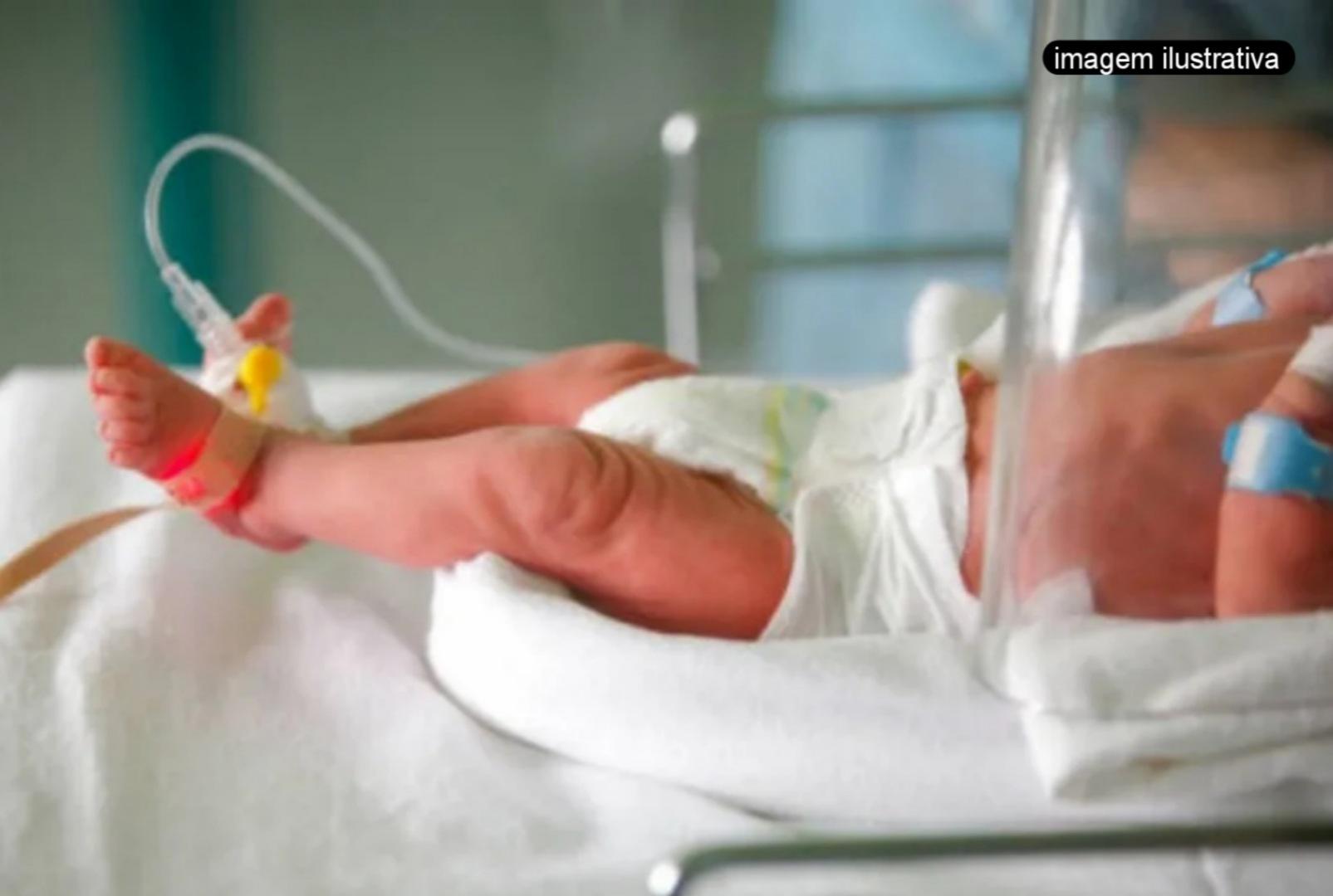 foto de Bebê de 9 meses é internada após comer cigarro de maconha da mãe