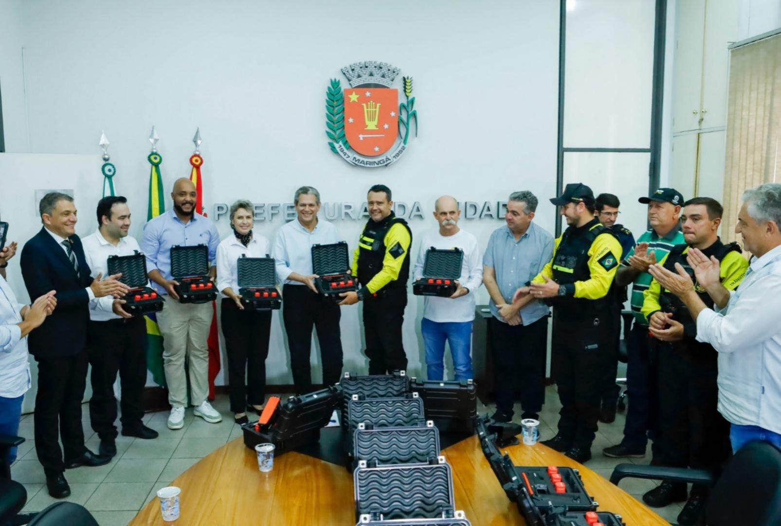 foto de Prefeitura entrega novos equipamentos não letais aos agentes de trânsito