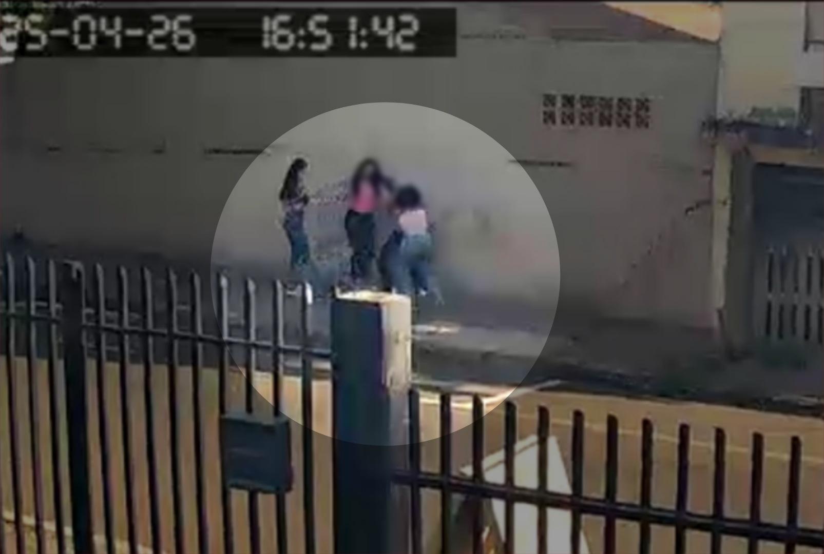 foto de Vídeo mostra confusão entre garotas que terminou com jovem esfaqueada em Sarandi