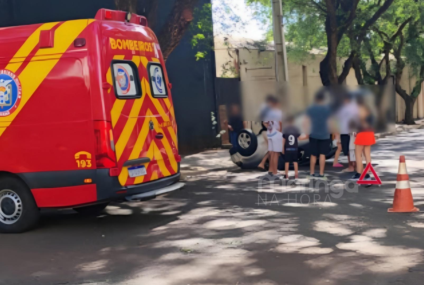 foto de Carro capota ao se envolver em colisão e deixa 4 vítimas em Maringá