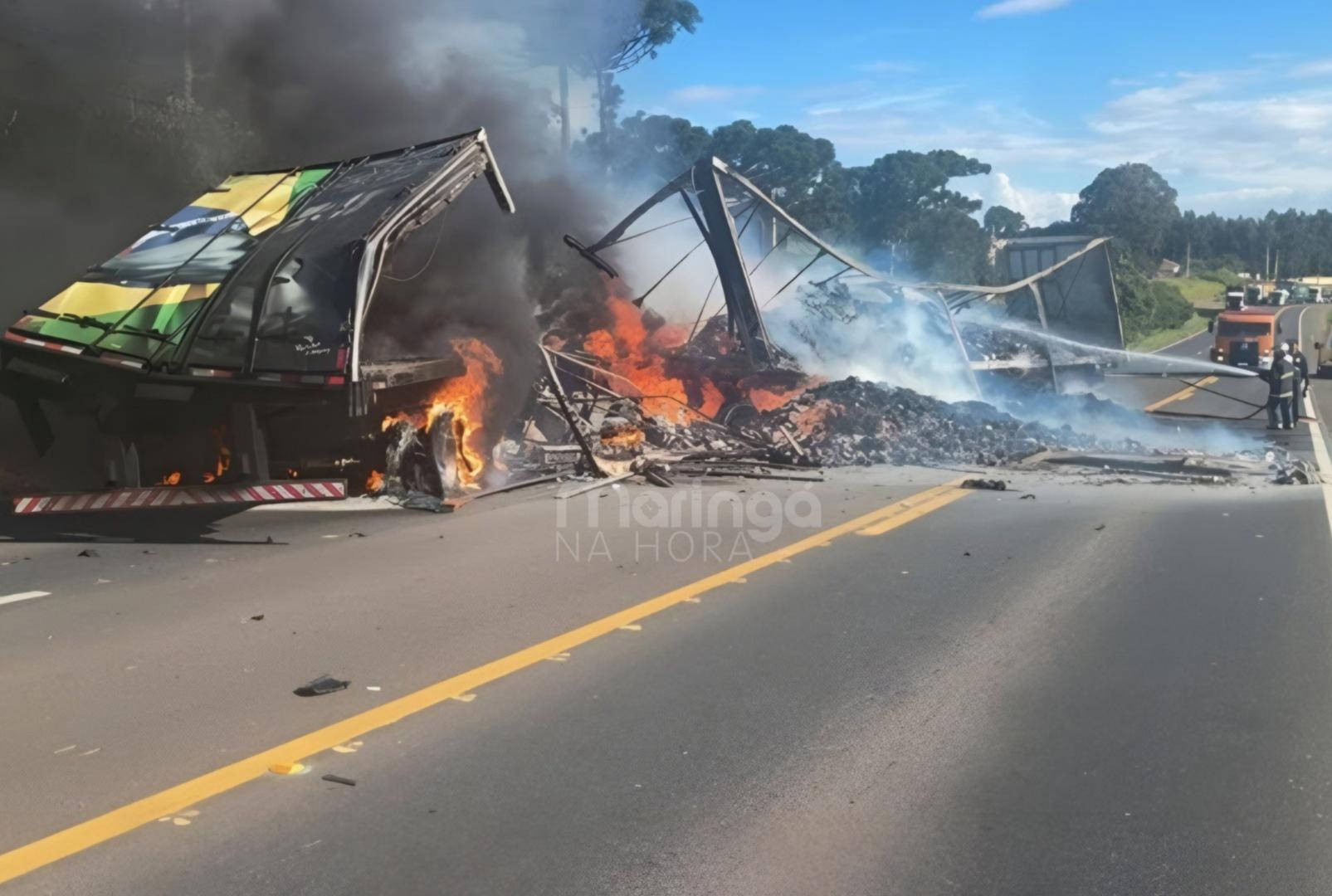 foto de Tio e sobrinho morrem após caminhões deles baterem de frente e pegarem fogo em rodovia do PR