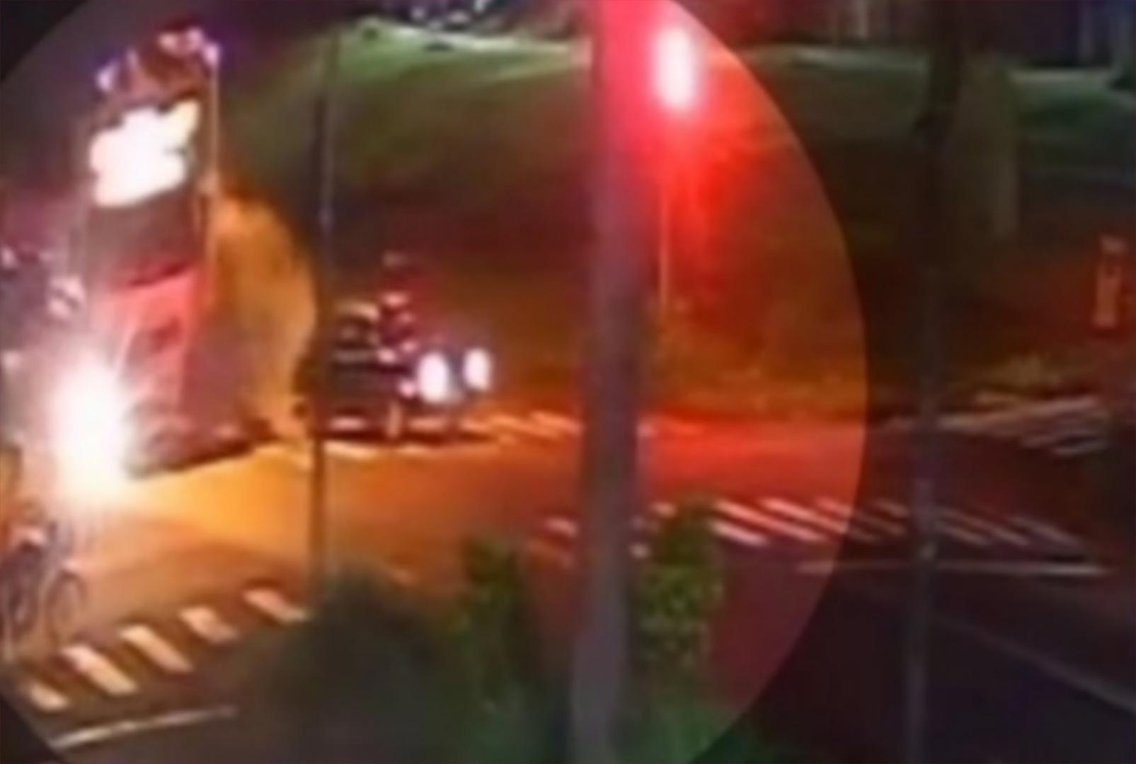 foto de Vídeo mostra colisão entre carreta e carro no mesmo local de acidente que terminou com três mortos em Maringá