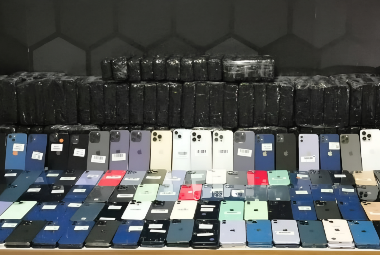 foto de PRE apreende R$ 2,5 milhões em eletrônicos contrabandeados na PR-317