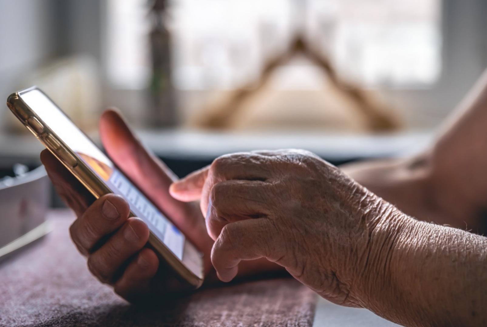 foto de Prefeitura promove oficina gratuita de inclusão digital para mulheres idosas; inscrições estão abertas