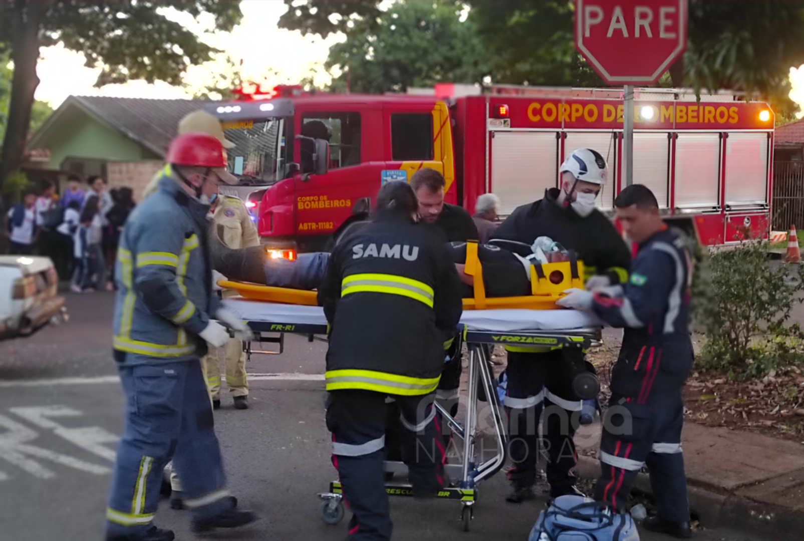 Motorista foge após colisão com caminhão e abandona passageiro ferido em Maringá