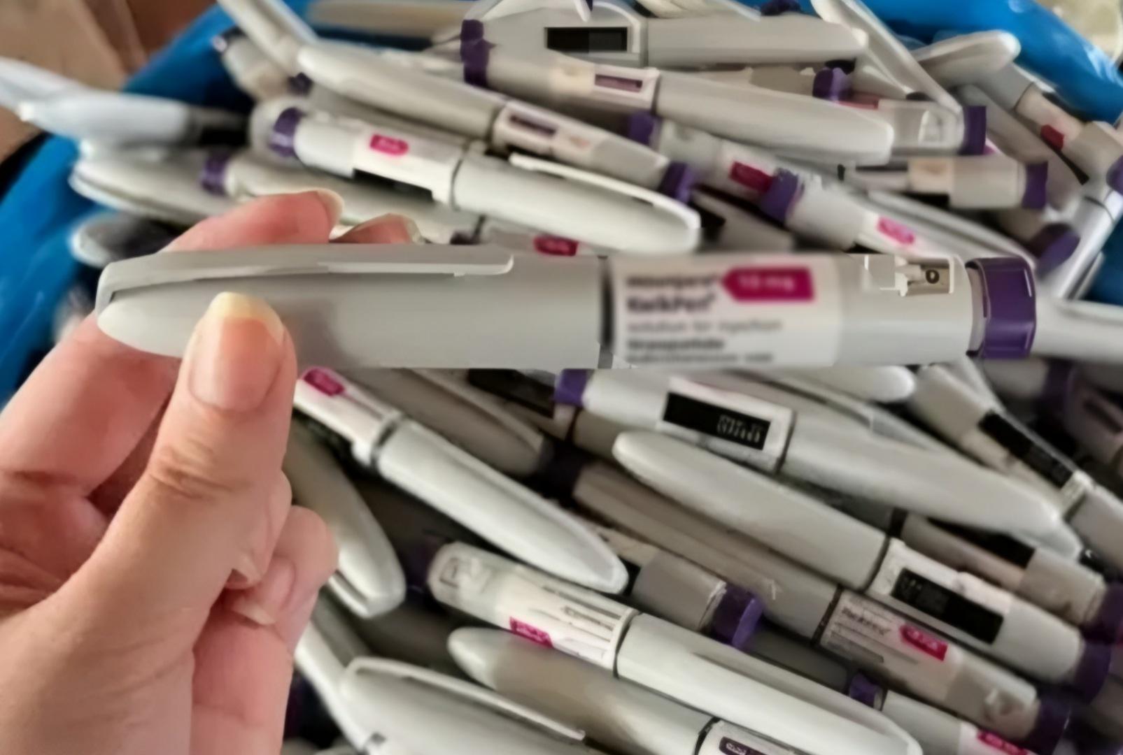 foto de 400 canetas injetáveis de emagrecimento são apreendidas no Paraná