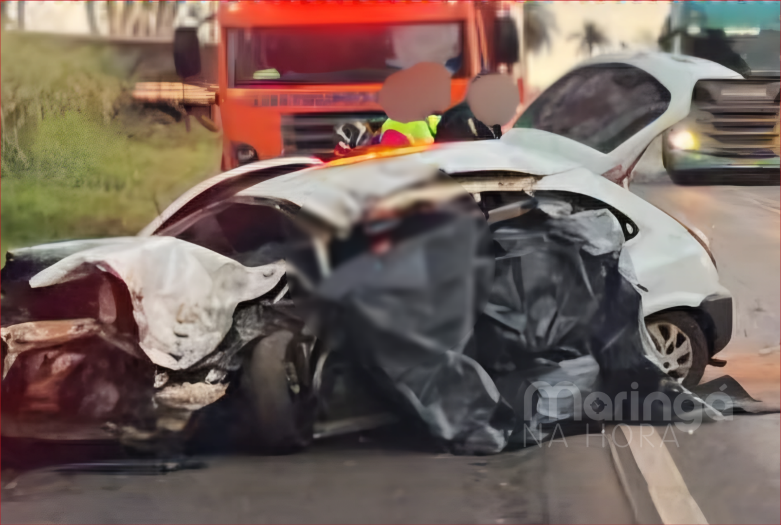 foto de Colisão frontal entre carro e bitrem deixa dois mortos na BR-376