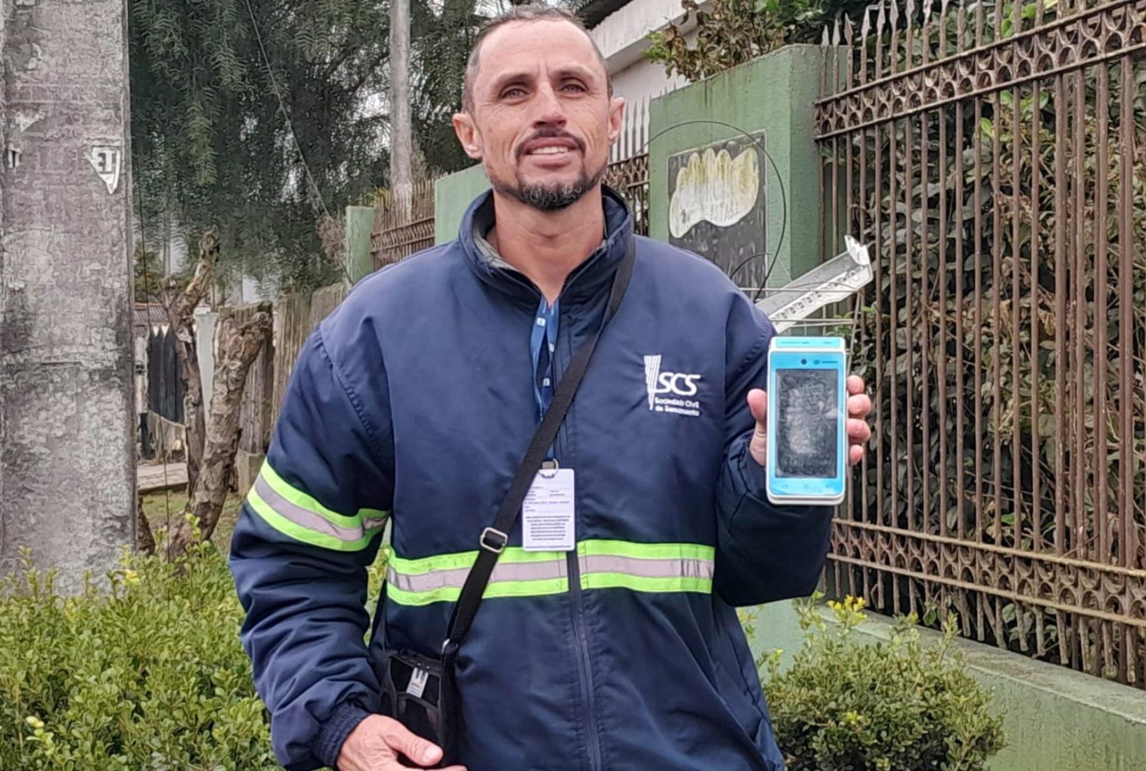 foto de Sanepar permite pagamento com cartão na porta de casa para evitar corte de água 