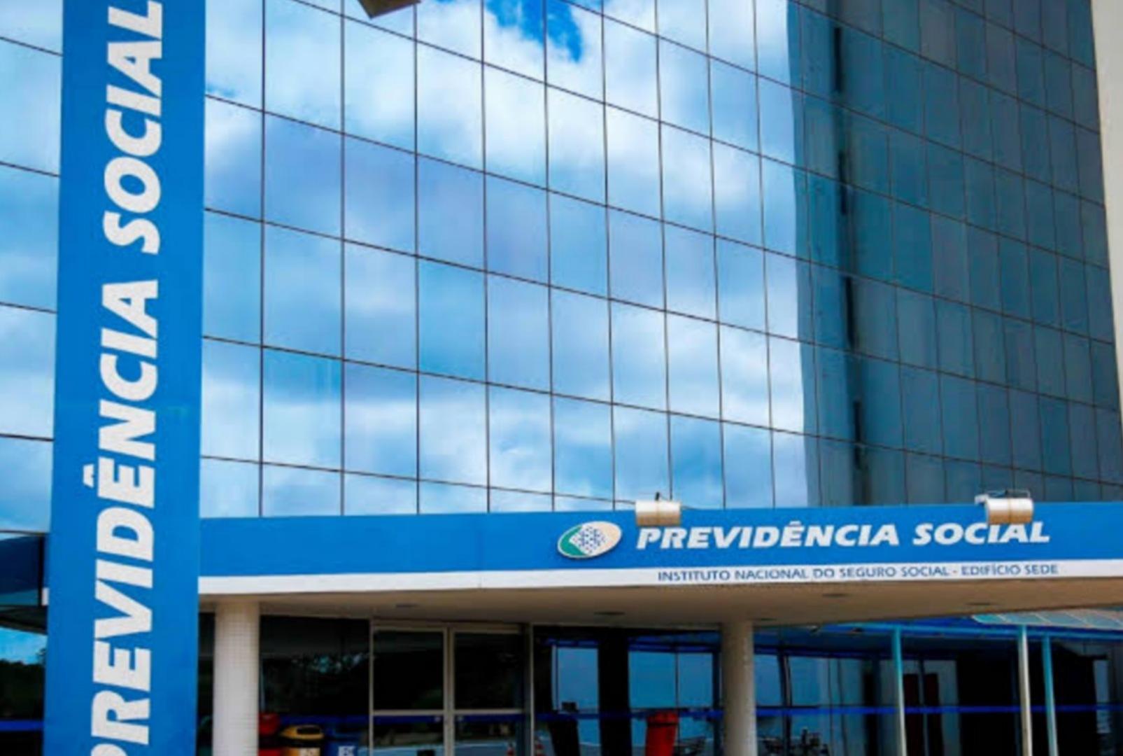 foto de INSS oferece 300 vagas com salários de até R$ 9,3 mil