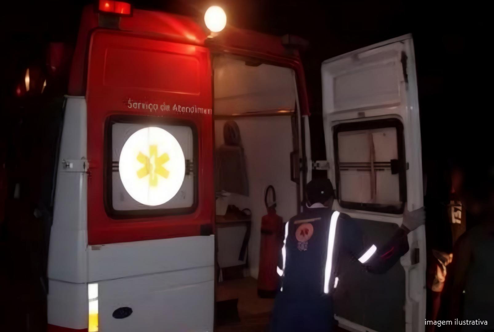 foto de Ao ver ambulância chegando, assassino volta e termina de executar a vítima na região