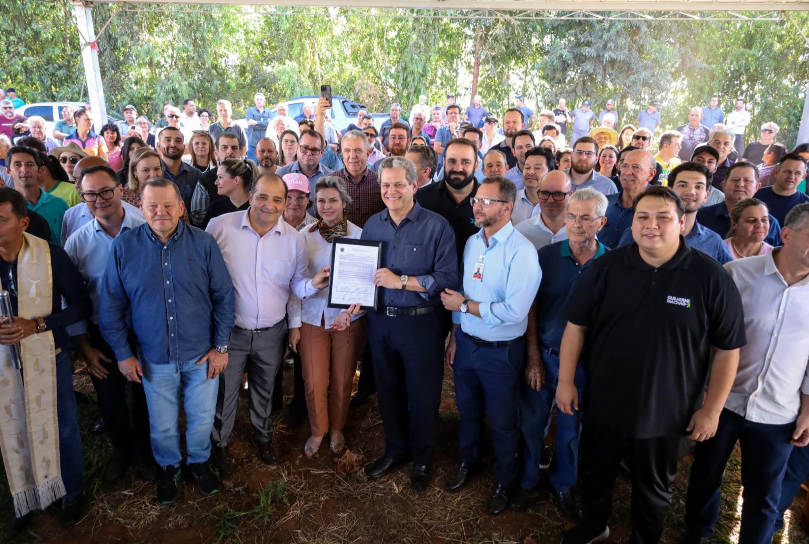 foto de Prefeitura de Maringá e Itaipu Binacional assinam ordens de serviço para pavimentação asfáltica de estradas rurais