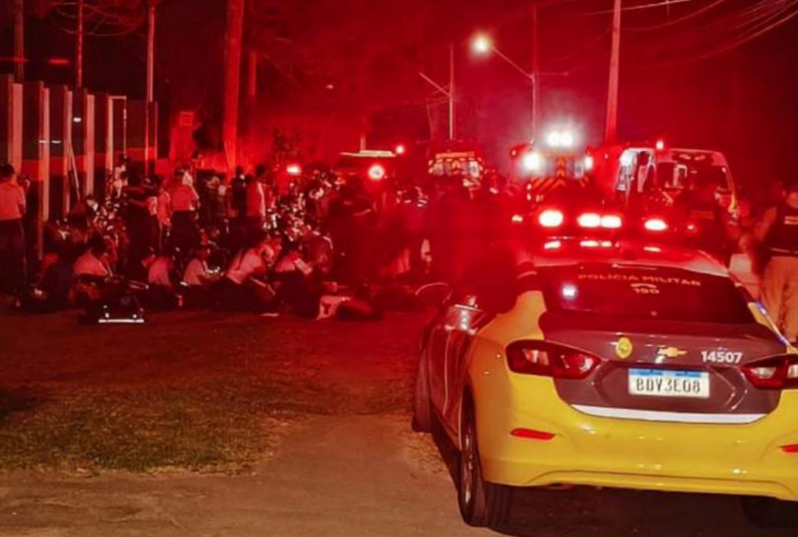 foto de Motociclista morre após furar bloqueio e atropelar 8 alunos da PM 