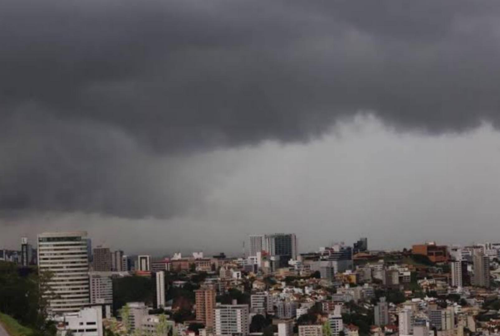 foto de Inmet emite alerta de tempestades e ventos de até 100 km/h para 221 municípios do Paraná