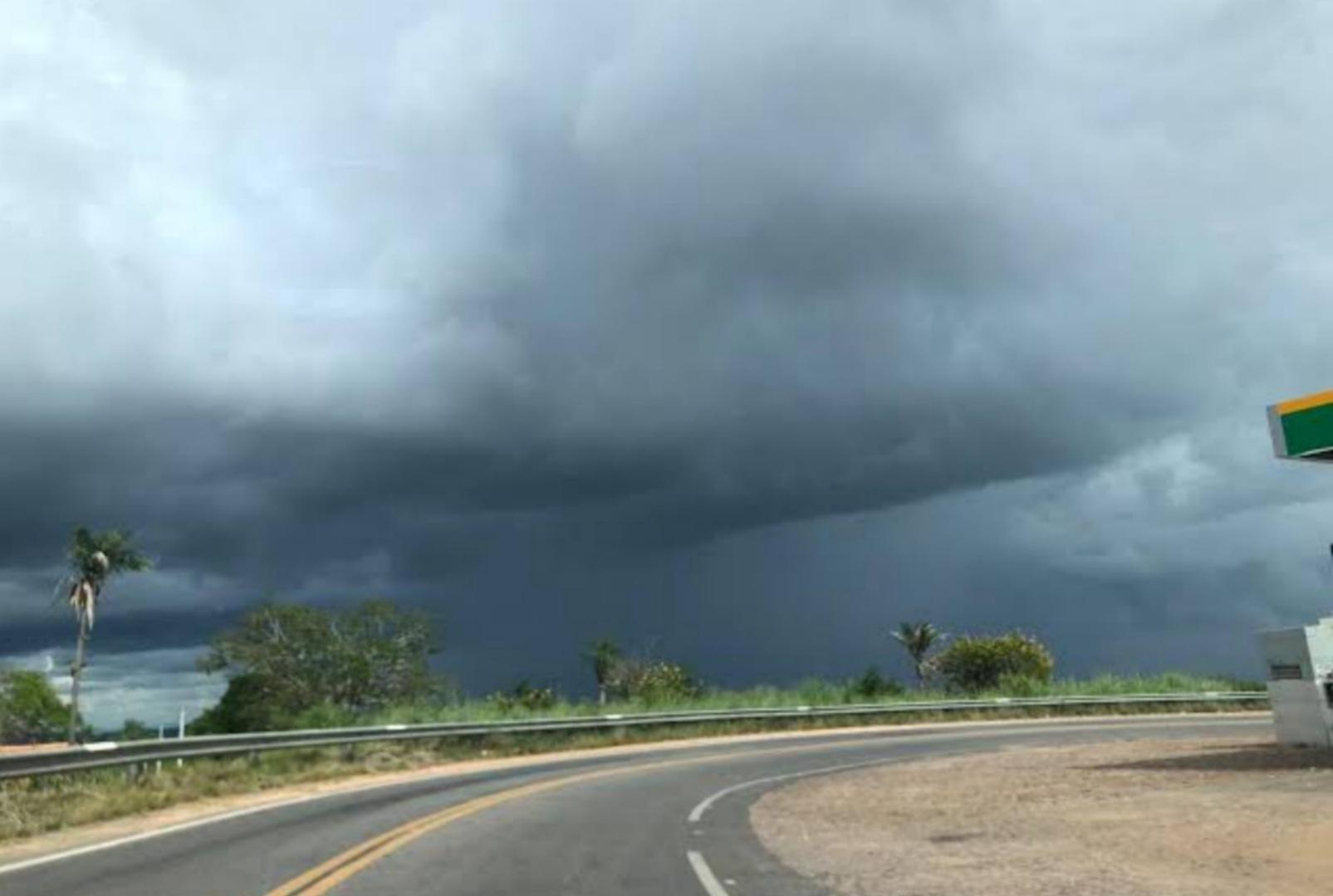 foto de Inmet emite alerta de chuvas intensas e ventos fortes no Paraná 