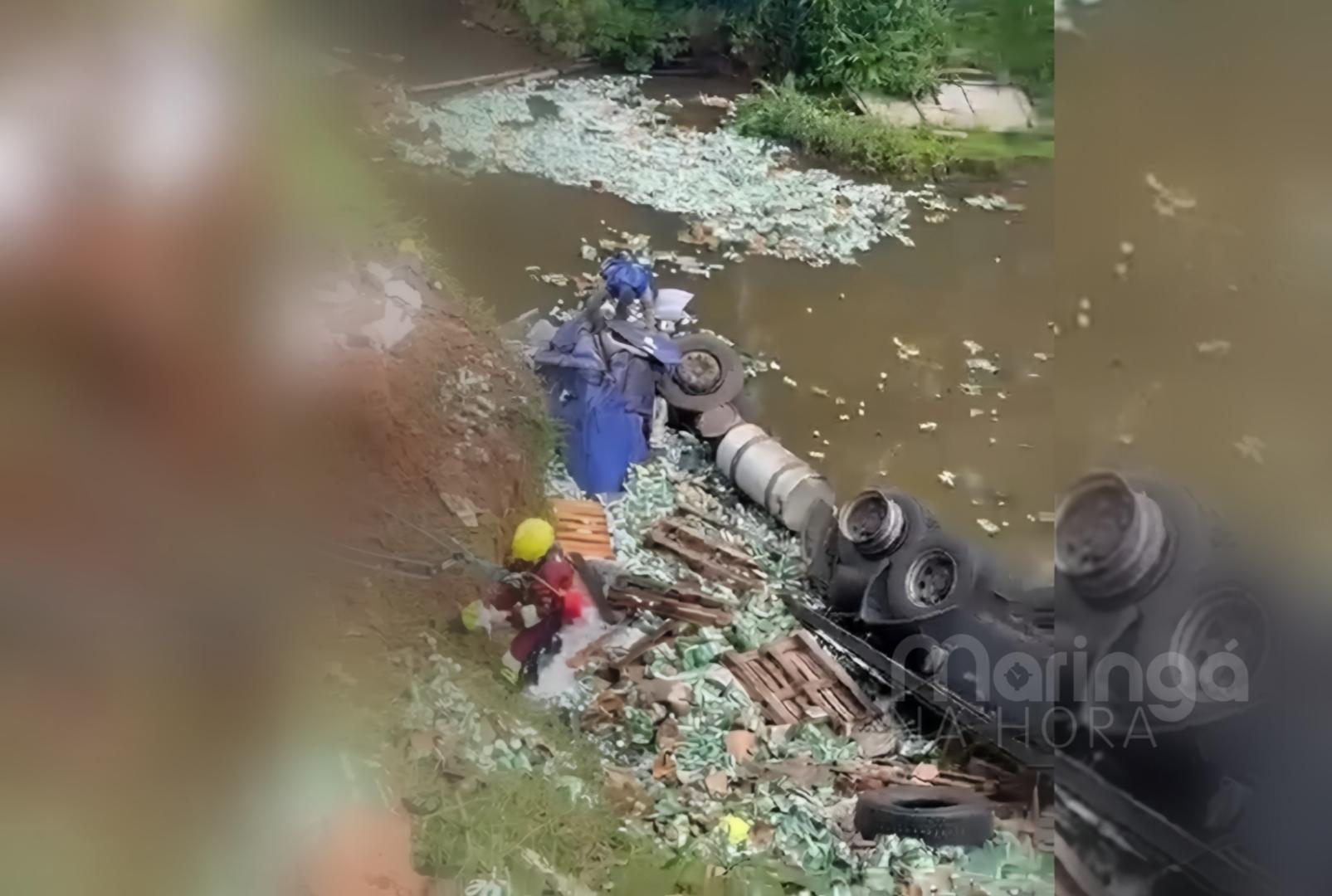 foto de Motorista morre após carreta despencar em rio na BR-376