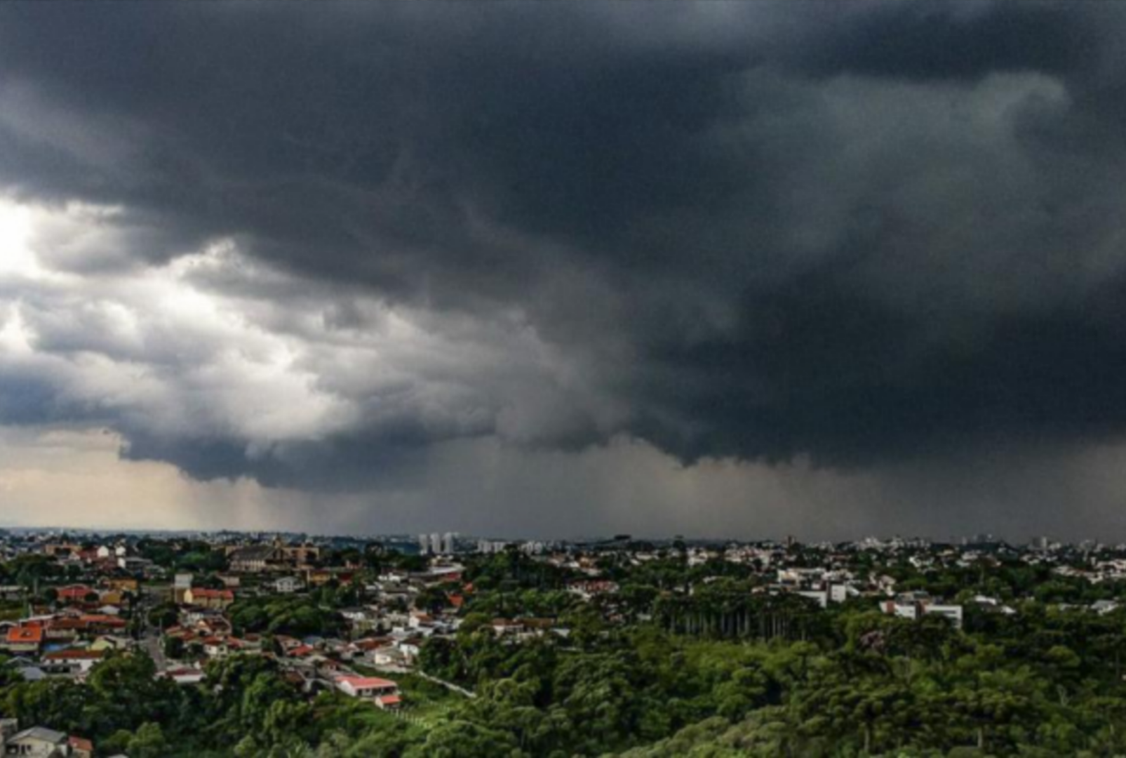 foto de Chuvas fortes, vento e granizo: Paraná tem dois alertas de tempestade hoje
