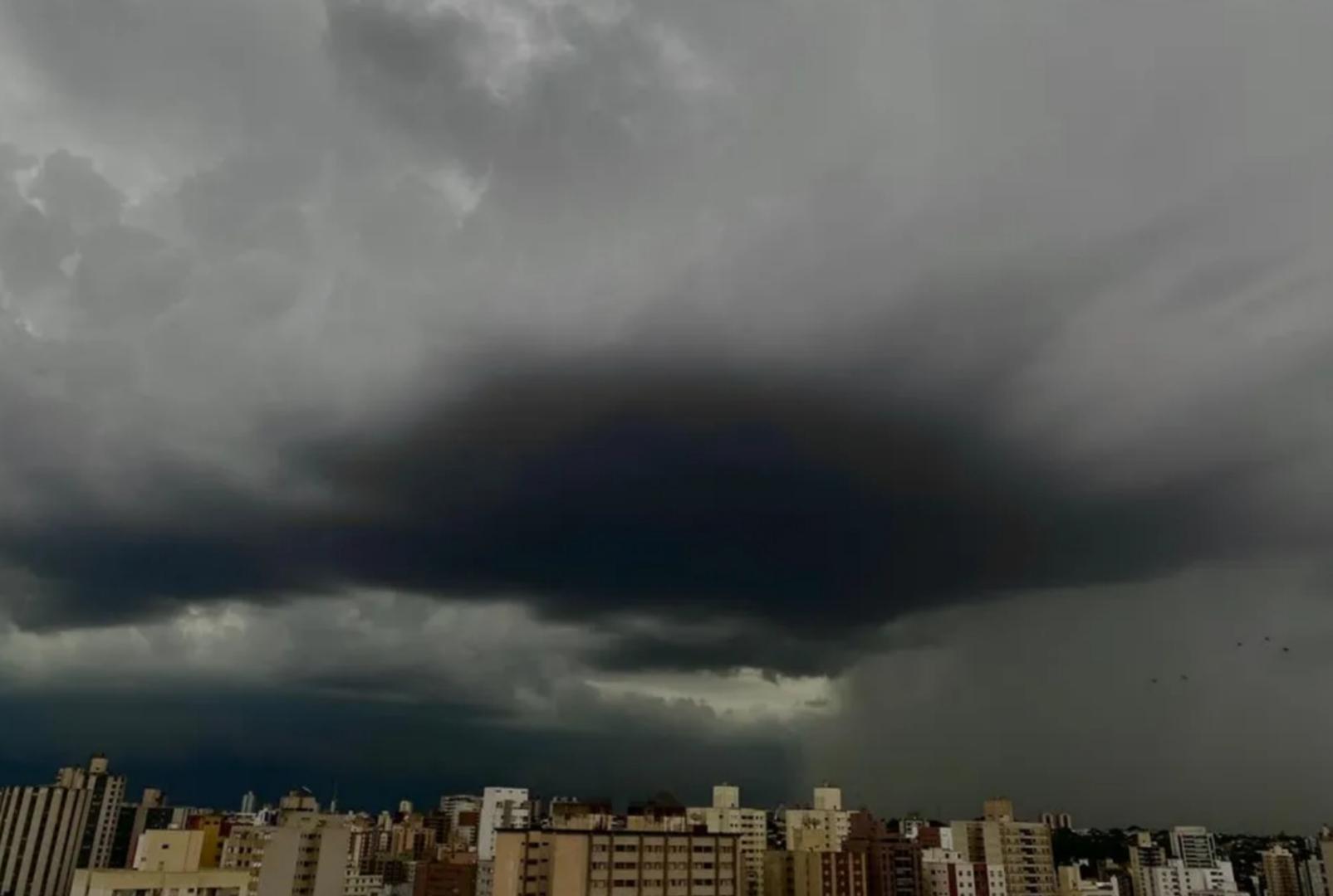 foto de Temporais colocam 313 municípios do Paraná em alerta nesta sexta (16); confira as cidades