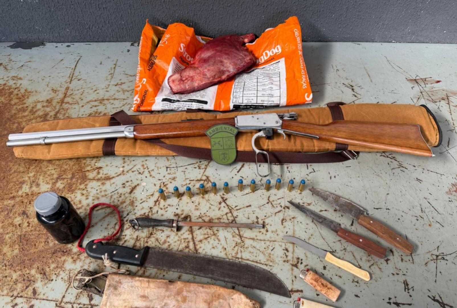 foto de Homem é preso com arma e animal silvestre ameaçado de extinção; suspeito foi encaminhado para delegacia de Maringá