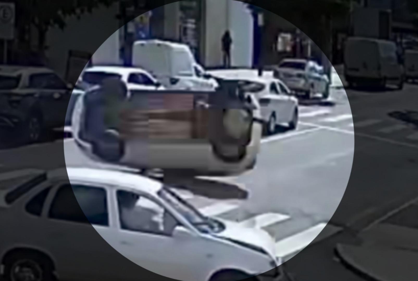 foto de Vídeo mostra acidente grave com capotamento e quatro vítimas em Maringá