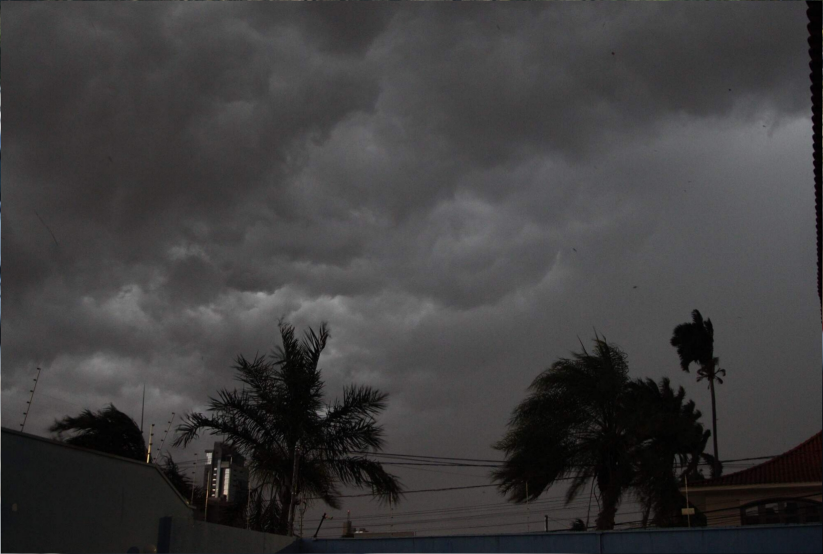 foto de Alerta de temporal no Paraná nesta quinta-feira (29/01); confira as cidades