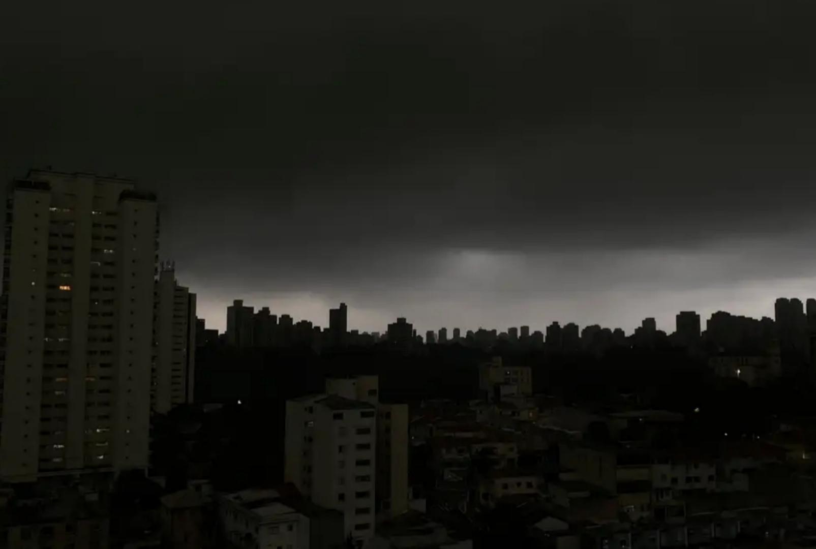 foto de Defesa Civil do Paraná emite alerta para tempestades na região de Maringá neste sábado, 7