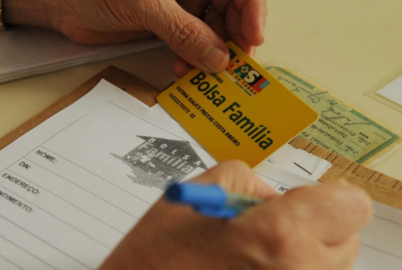 foto de Beneficiários do Bolsa Família podem ganhar 13º salário; veja mais detalhes 
