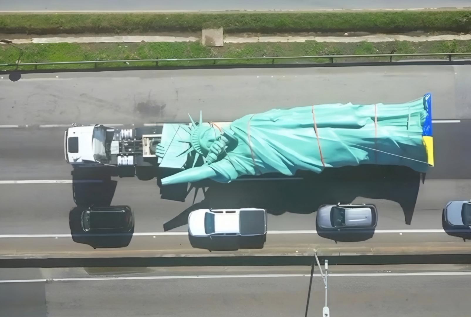 foto de Gigante na estrada! Estátua da Havan chega em Maringá após percurso de 400 km