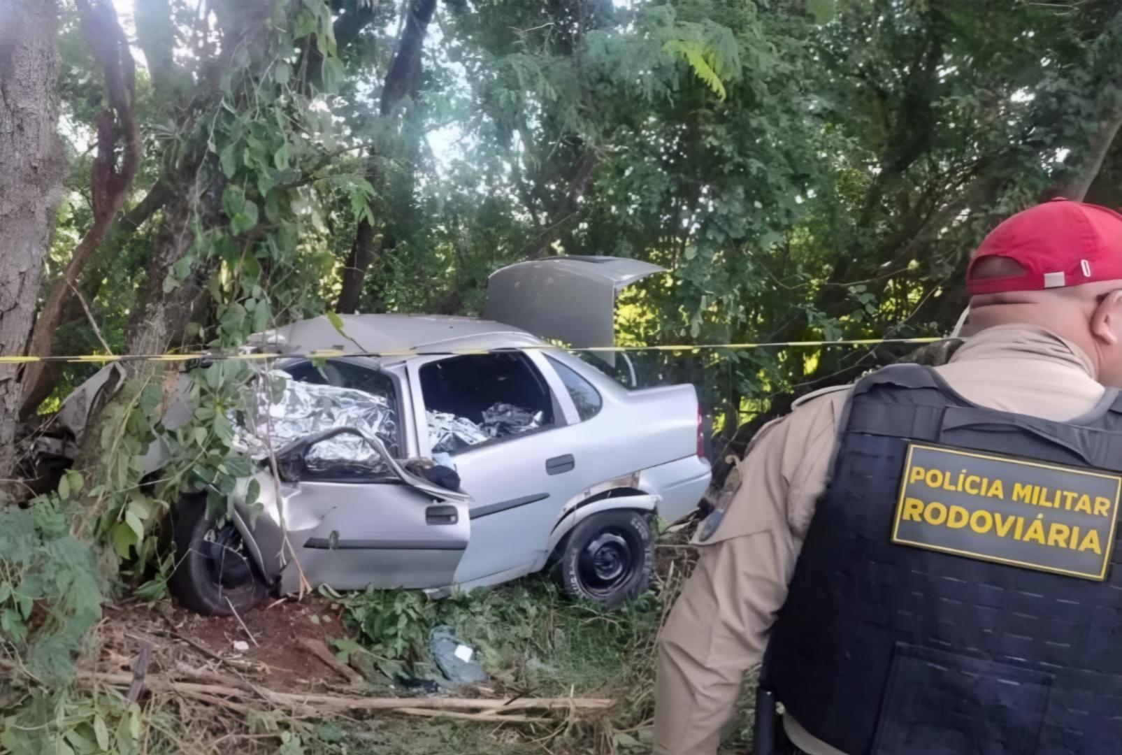foto de Três jovens morrem após violenta batida em rodovia no Paraná