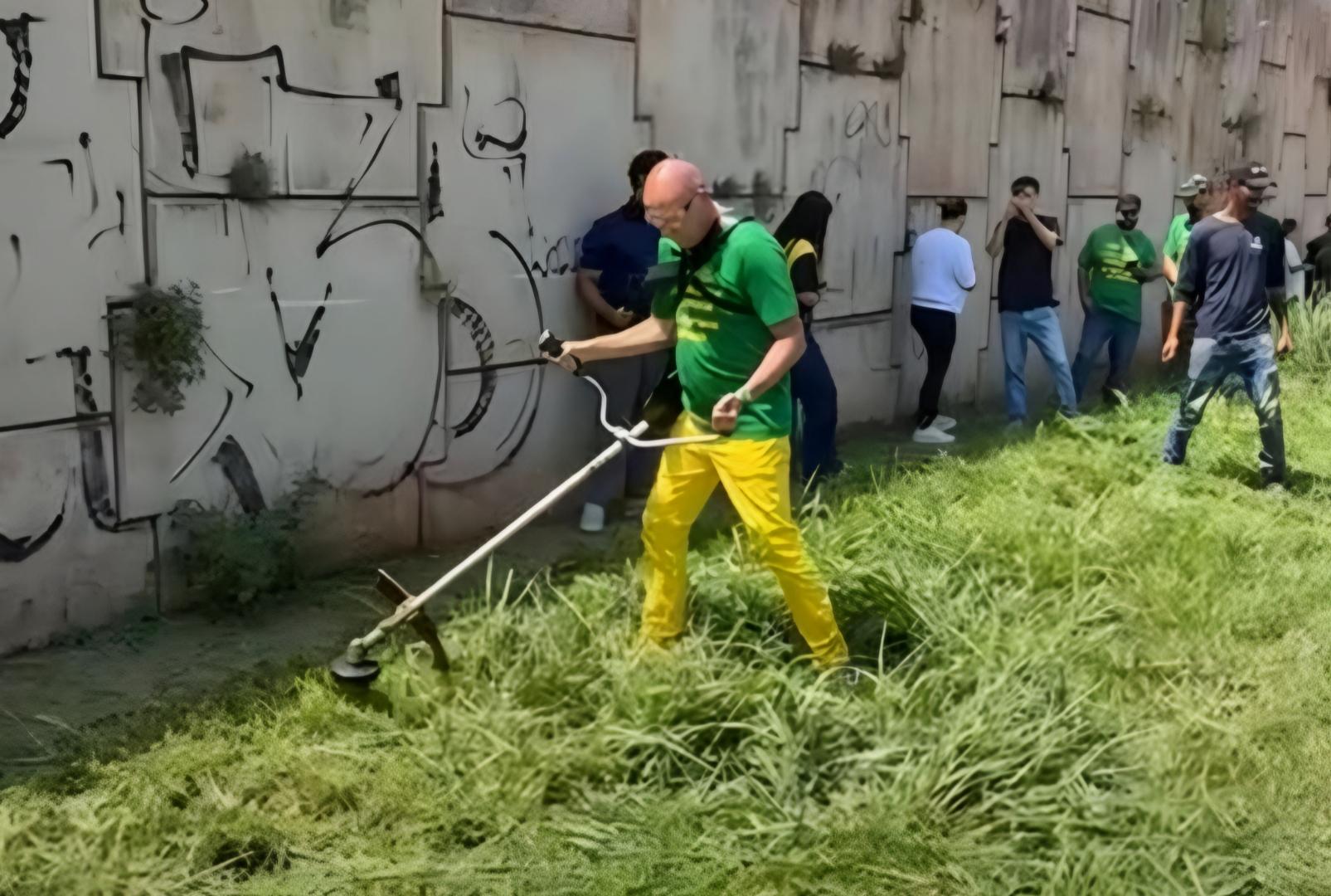 foto de “O Véio da Havan” dá exemplo em Maringá e ajuda equipe na reta final antes da inauguração