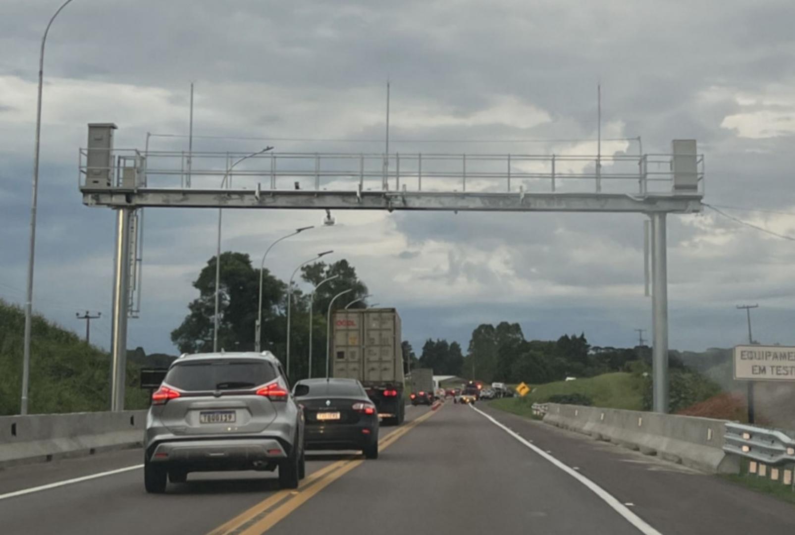 foto de Deputados do Paraná pedem suspensão da cobrança integral do pedágio eletrônico free flow no Lote 4