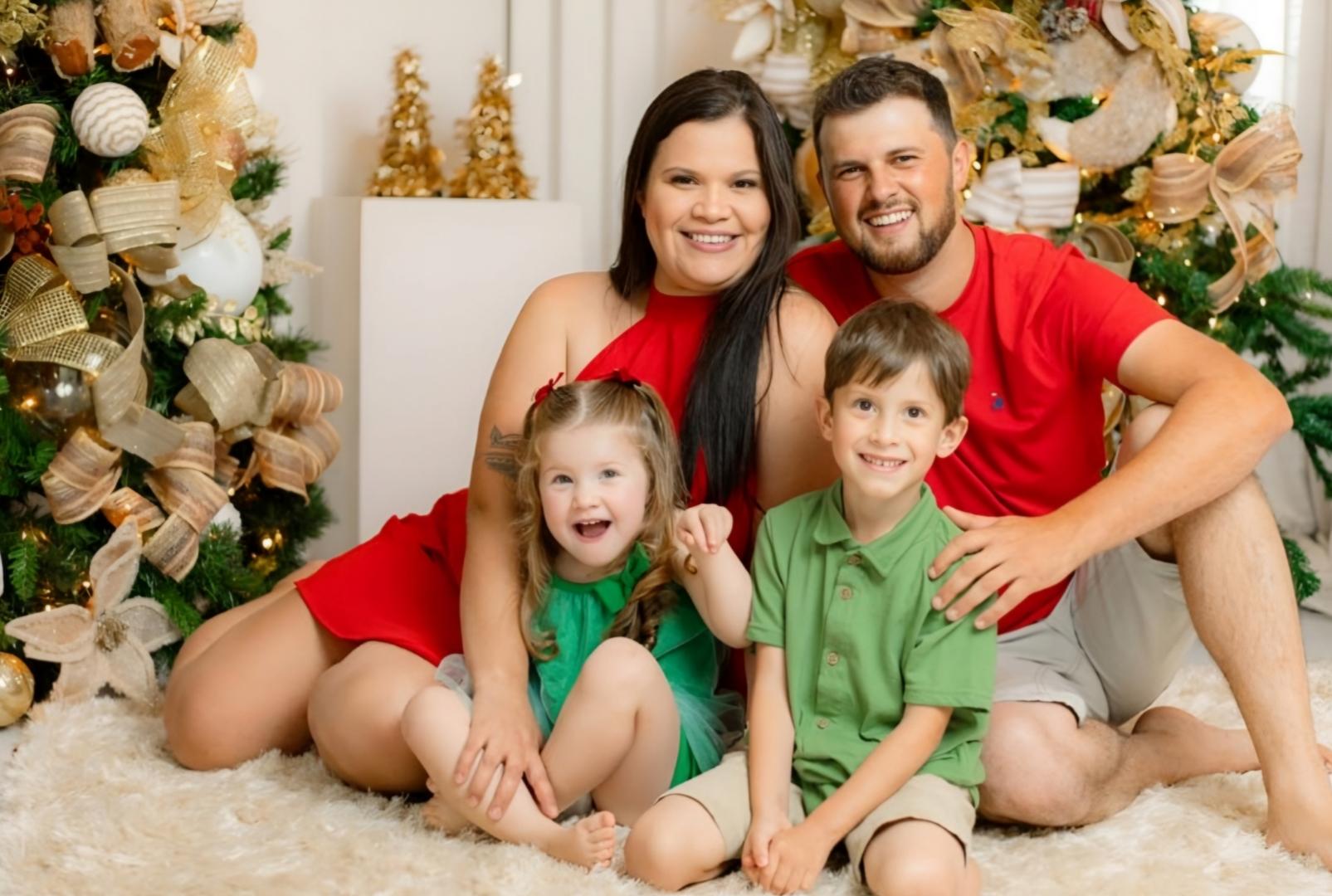 foto de Pai, mãe e duas crianças de 2 e 6 anos morrem após carro derrapar e ser atingido por caminhão no Paraná; saiba quem são as vítimas