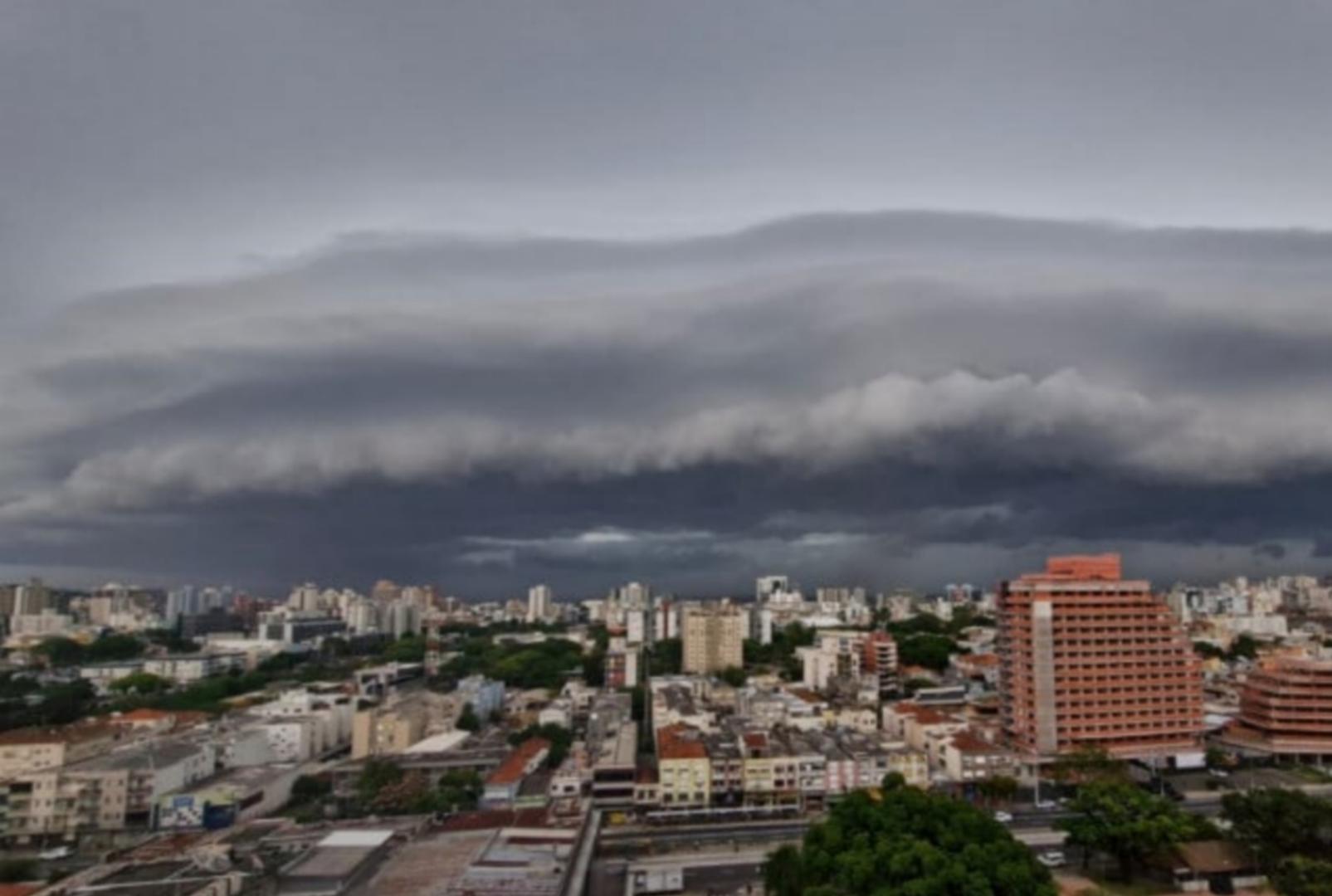 Novo alerta de tempestade no Paraná nesta quarta-feira (18): chuva forte e ventos atingem várias cidades no final da tarde e à noite