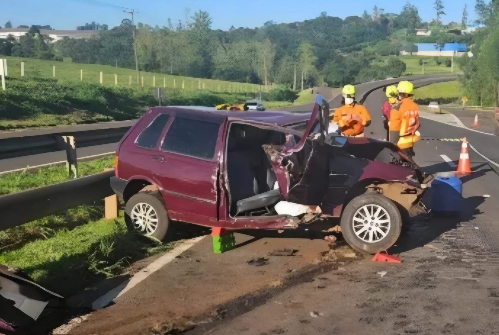 foto de Grave acidente na BR-376 deixa um morto após colisão entre carro e carreta