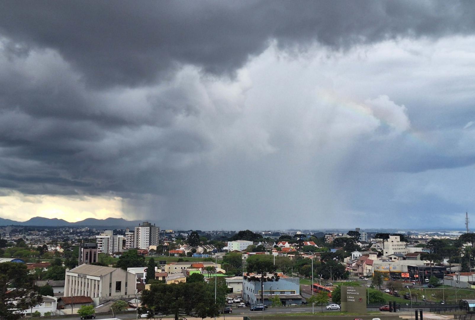 foto de Mudança no tempo atinge o Paraná hoje; veja onde vai chover
