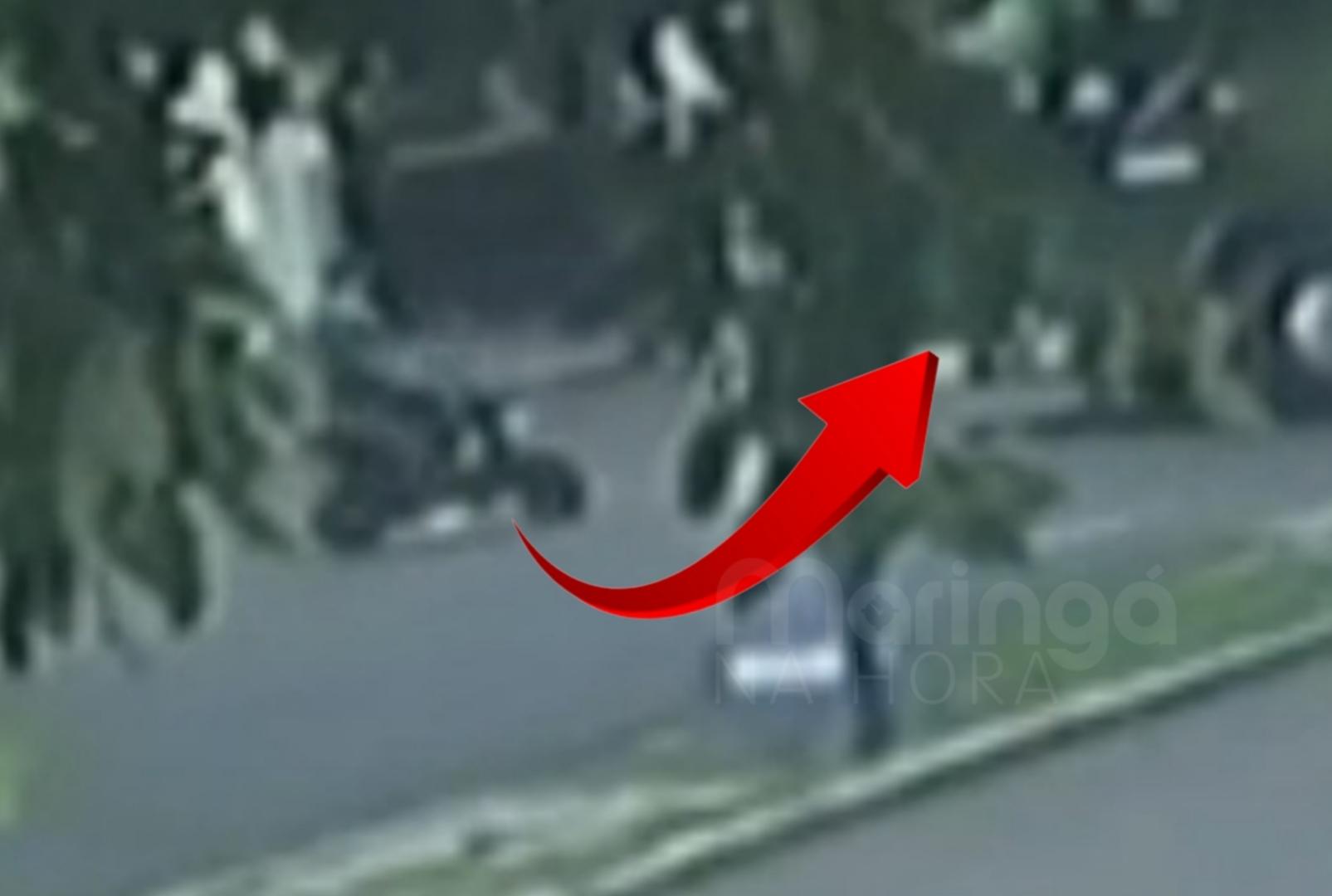 foto de Adolescente de 14 anos que pilotava scooter elétrica morre ao ser atingida por ônibus a caminho da escola no Paraná; vídeo mostra