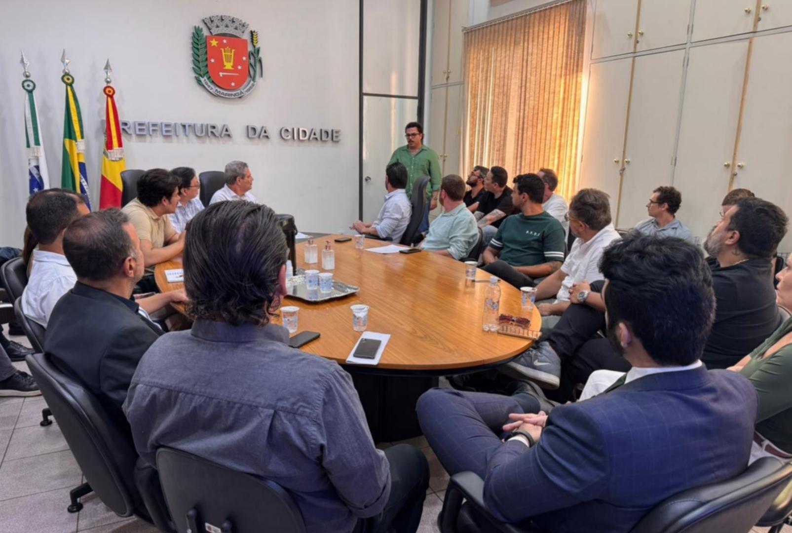 foto de Prefeitura discute impactos de multidões em bares nas avenidas Herval e Arthur Thomas